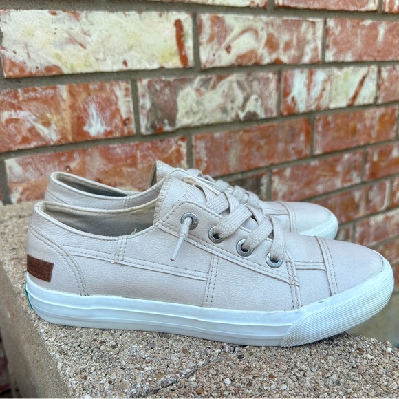 Blowfish Malibu women's sneakers parchment color faux leather texture size 8 - Picture 1 of 10